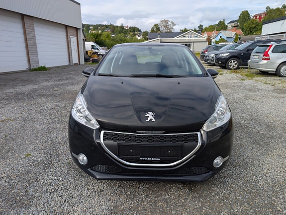 Peugeot 208 2 of 30