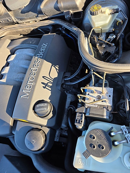 Mercedes-Benz 210 23 of 30