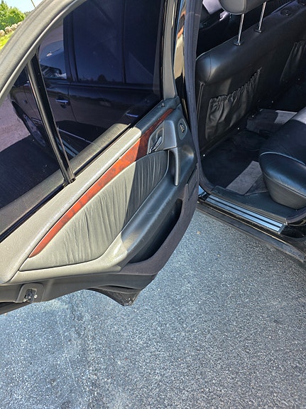 Mercedes-Benz 210 15 of 30