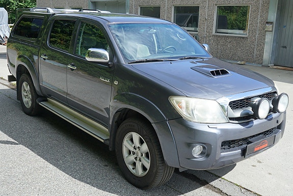Toyota HiLux 23 of 30