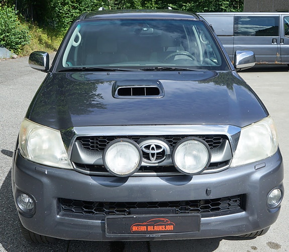Toyota HiLux 24 of 30