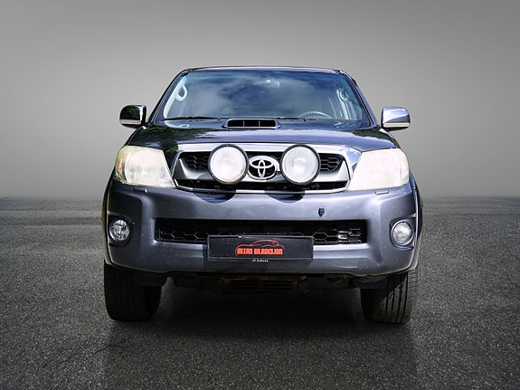 Toyota HiLux 3 of 30