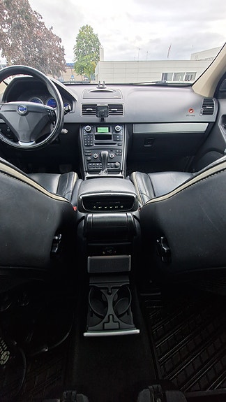 Volvo XC90 18 of 28
