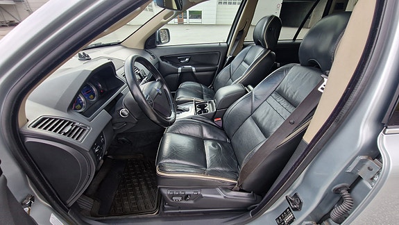 Volvo XC90 13 of 28