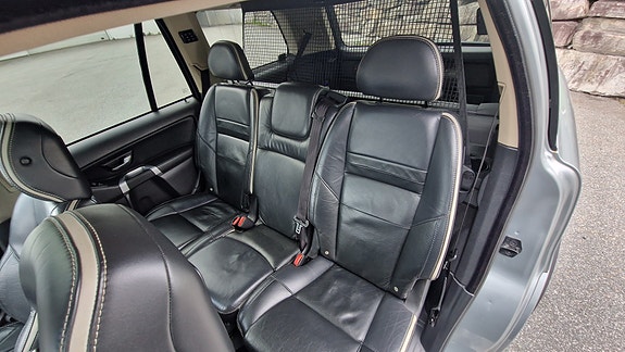 Volvo XC90 14 of 28