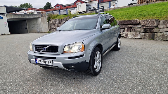 Volvo XC90 4 of 28