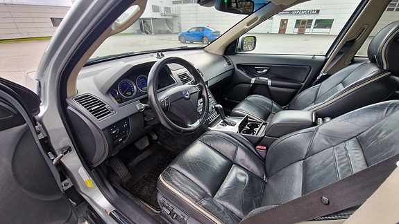Volvo XC90 16 of 28