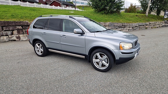 Volvo XC90 2 of 28