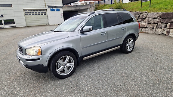 Volvo XC90 5 of 28