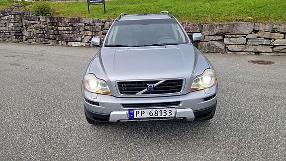 Volvo XC90 3 of 28