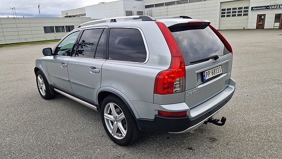 Volvo XC90 7 of 28