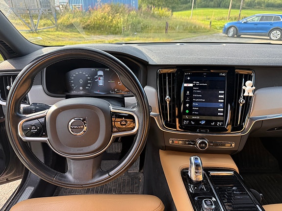 Volvo V90 8 of 11