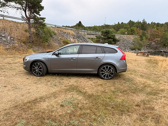 Volvo V60 2 of 30