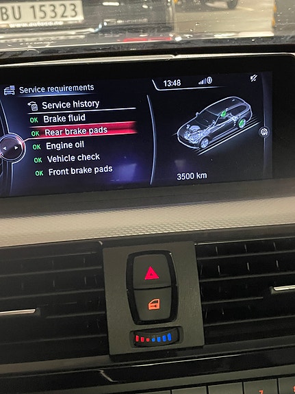 BMW 320i 11 of 15
