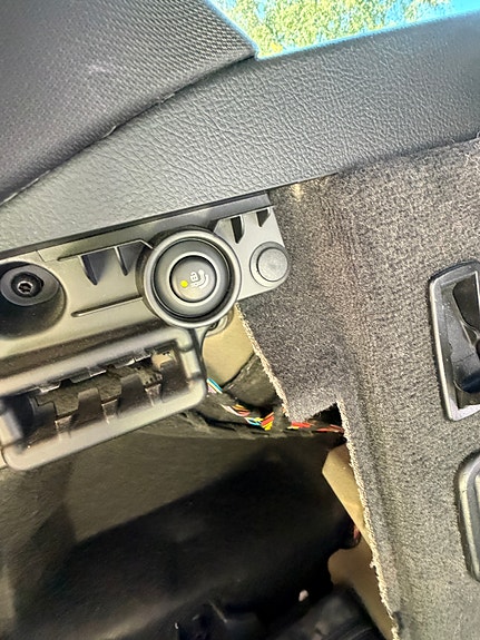 BMW 320i 9 of 15