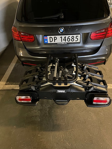 BMW 320i 2 of 15