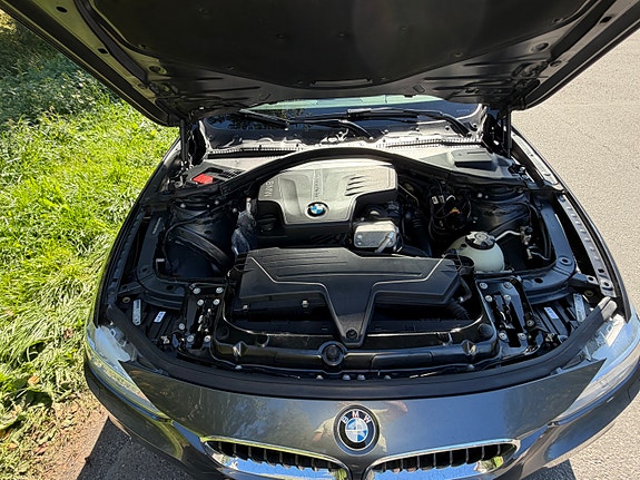 BMW 320i 10 of 15