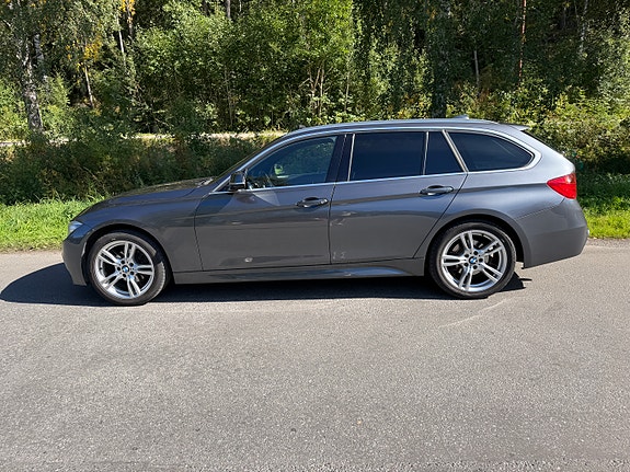BMW 320i 3 of 15