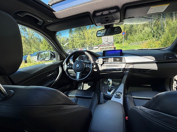 BMW 320i 7 of 15