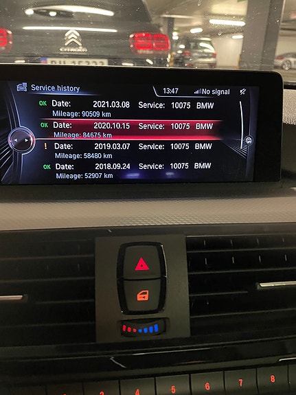 BMW 320i 13 of 15