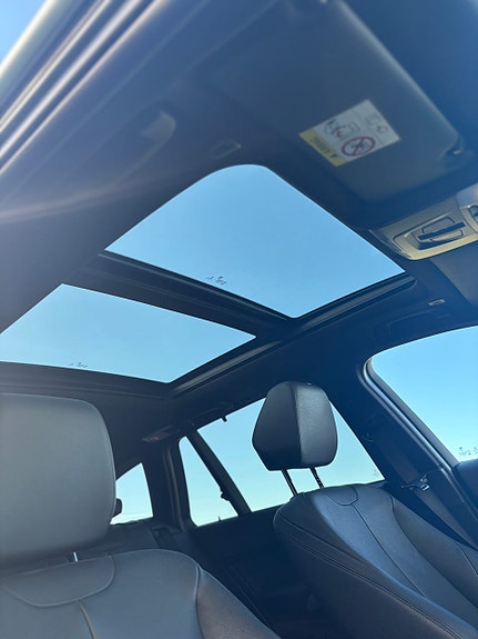 BMW 320i 14 of 15