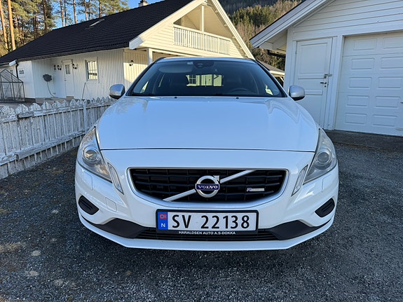 Volvo V60 2 of 15