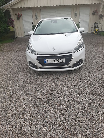 Peugeot 208 4 of 11