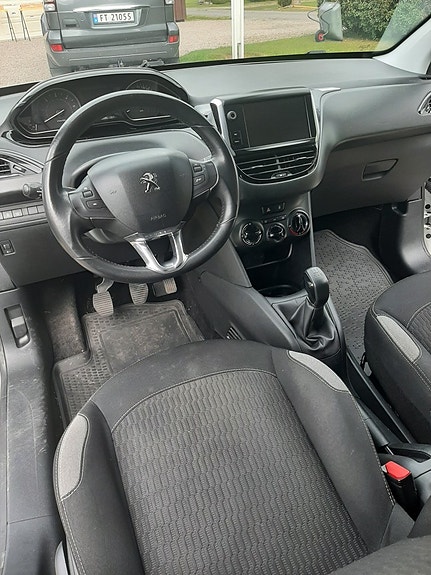Peugeot 208 5 of 11