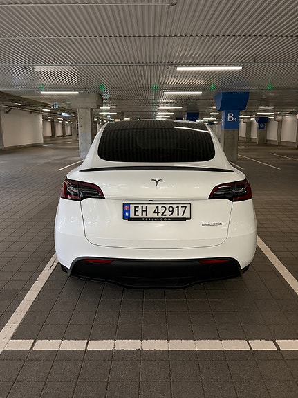 Tesla Model Y 6 of 18