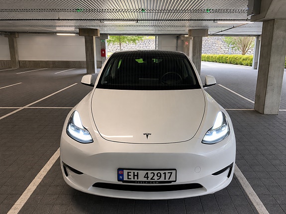 Tesla Model Y 2 of 18