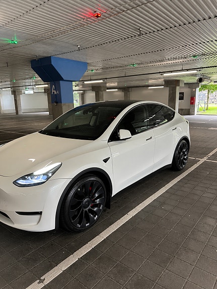 Tesla Model Y 3 of 18