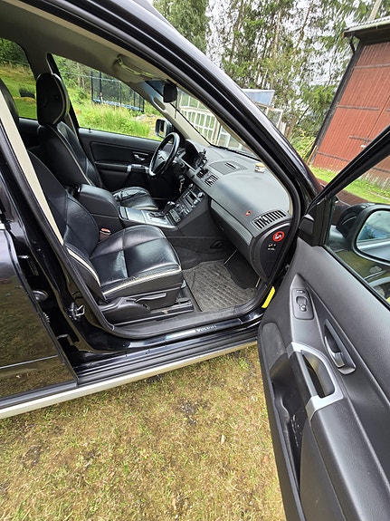 Volvo XC90 10 of 15