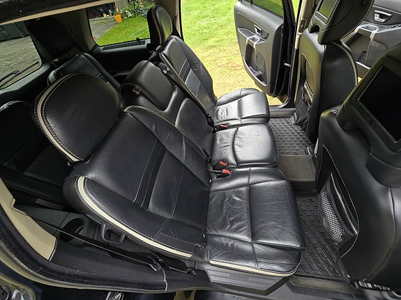 Volvo XC90 8 of 15