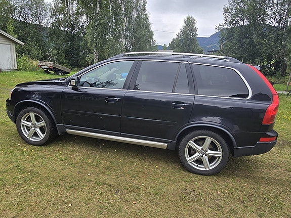 Volvo XC90 2 of 15