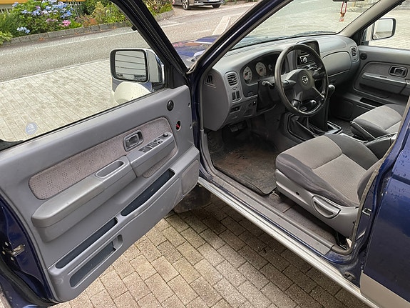 Nissan King Cab 24 of 26