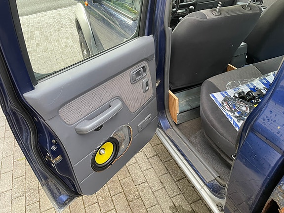 Nissan King Cab 16 of 26