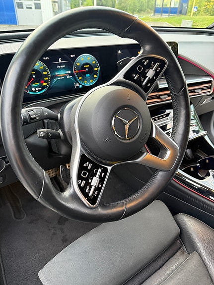 Mercedes-Benz EQC400 8 of 27