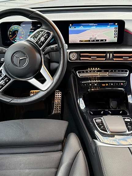 Mercedes-Benz EQC400 9 of 27