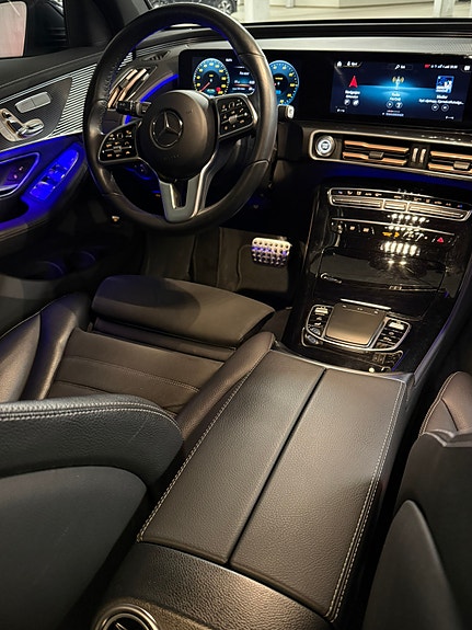Mercedes-Benz EQC400 6 of 27