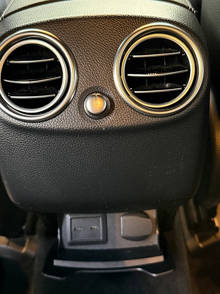 Mercedes-Benz EQC400 14 of 27