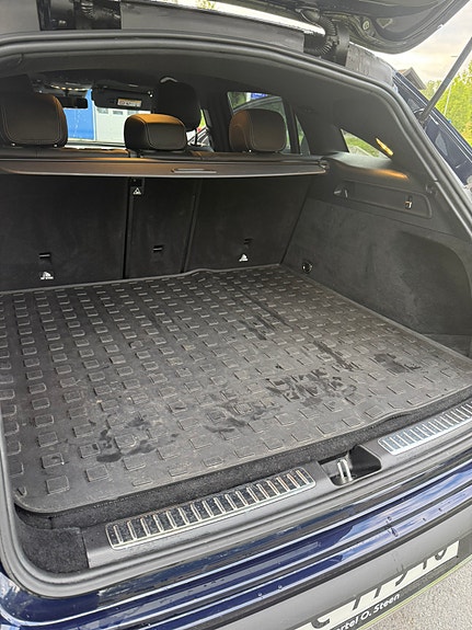 Mercedes-Benz EQC400 16 of 27
