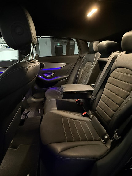 Mercedes-Benz EQC400 13 of 27
