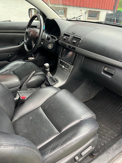 Toyota Avensis 7 of 9