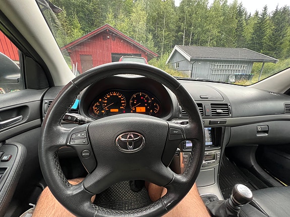 Toyota Avensis 3 of 9