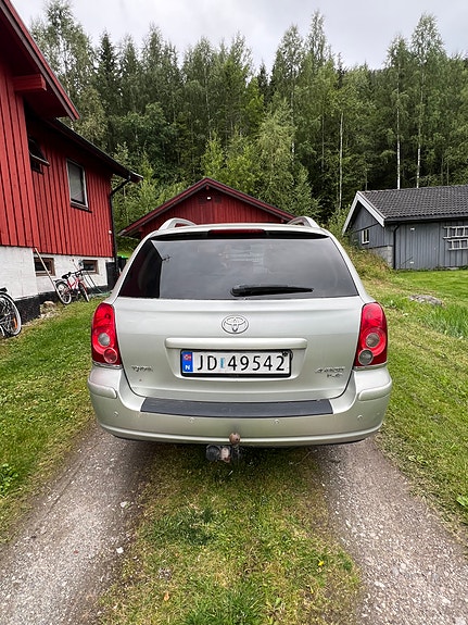 Toyota Avensis 4 of 9