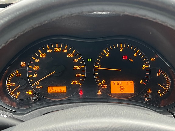 Toyota Avensis 5 of 9