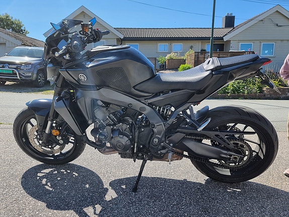 Yamaha MT-09 7 of 12
