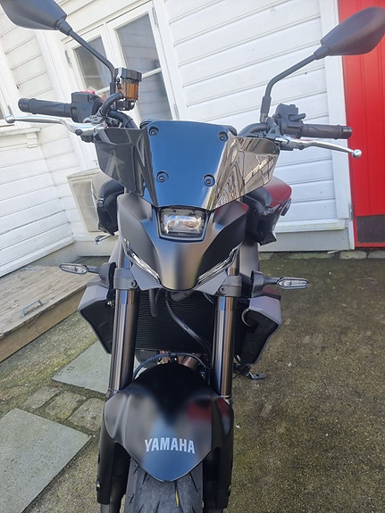 Yamaha MT-09 2 of 12