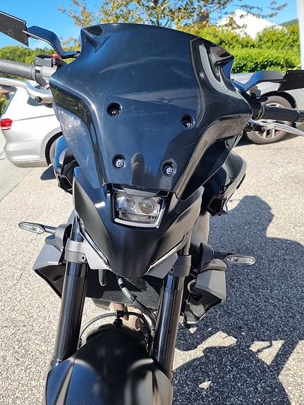 Yamaha MT-09 8 of 12