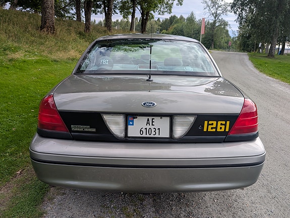 Ford Crown Victoria 11 of 25